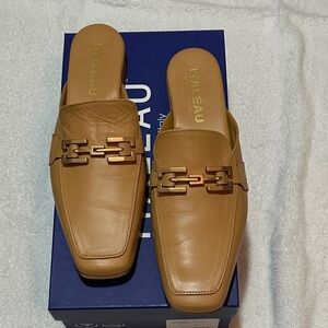 NWT - Italeau Celine Almond Mules